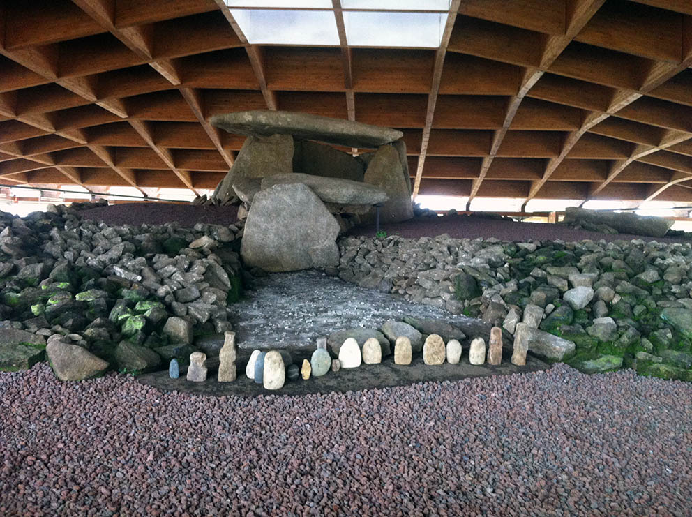 Parte del corredor del dolmen. Imagen Piquito